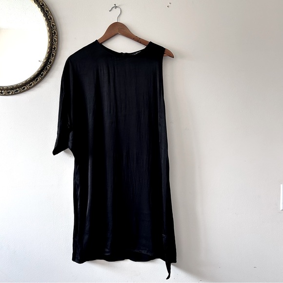 ZARA | Satin One-Sleeve Asymmetrical Dress - Picture 5 of 7
